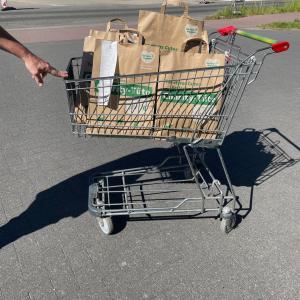 DANKE Fressnapf Norden und Kunden ❗️️
Am Dienstag durften wir Charity-Tüten abholen.
Bei der Aktion, die im April lief, konnten Kunden Tüten mit unterschiedlichen Warenwerten erwerben: 10, 15, 20 oder 25€.
Die Mitarbeiter des Fressnapfes haben dann die Tüten gepackt 😊 Vielen lieben Dank an Fressnapf Norden und an alle die sich an der tollen Aktion beteiligt haben.